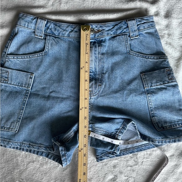 Topshop | Women’s High Rise Jean Cargo Shorts Size 8 | Medium Wash Denim - Picture 8 of 8